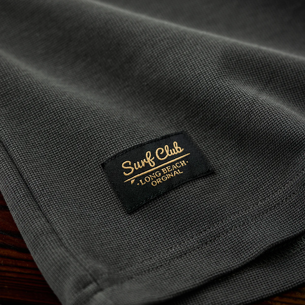 ワンポイントタグ入り　3つボタンワッフルヘンリーネックTシャツ - Image 14
