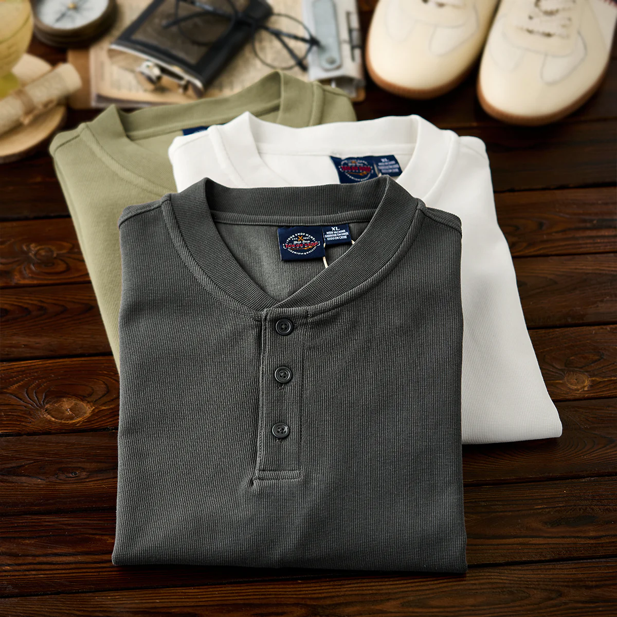 ワンポイントタグ入り　3つボタンワッフルヘンリーネックTシャツ - Image 7