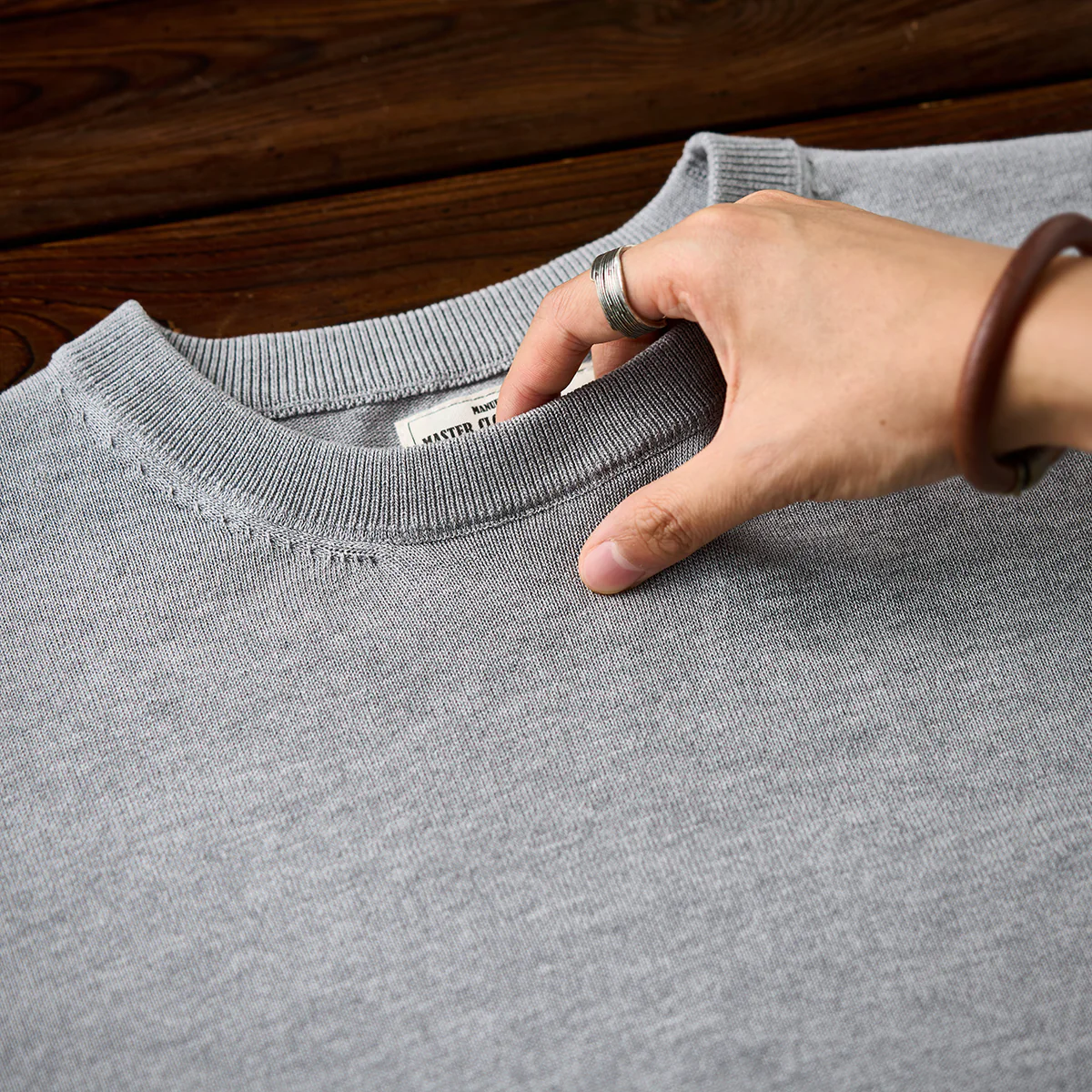 Clean Fit 四色展開 袖・襟・裾リブ入り極細畝ニットTee - Image 10