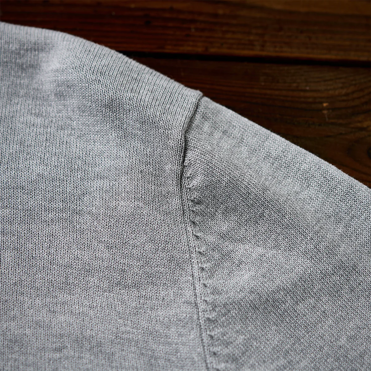 Clean Fit 四色展開 袖・襟・裾リブ入り極細畝ニットTee - Image 13
