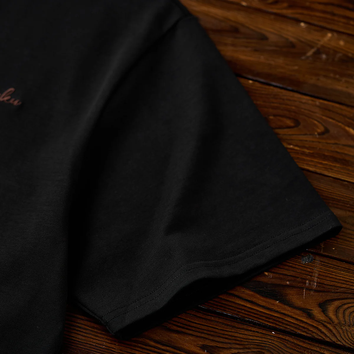 「烈吼ノ幕府将軍豹」プリント＆Karaku刺繍入りコットンTシャツ - Image 10