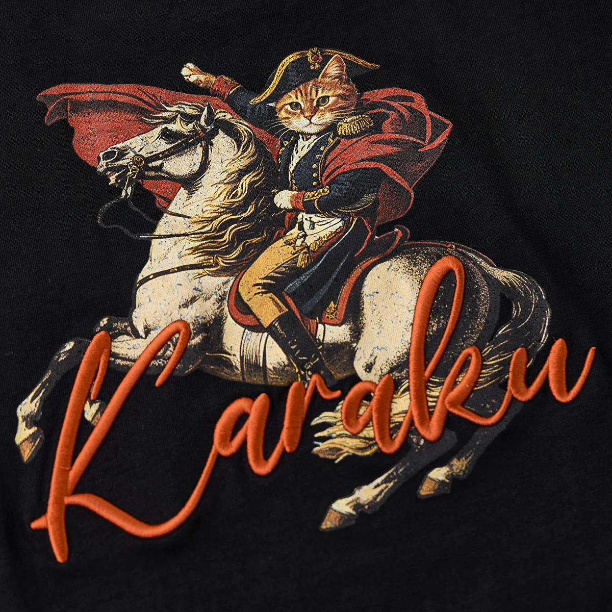 KaraKu Art「サン・ベルナール峠のニャポレオン」プリント＆刺繍入りコットTee - Image 15