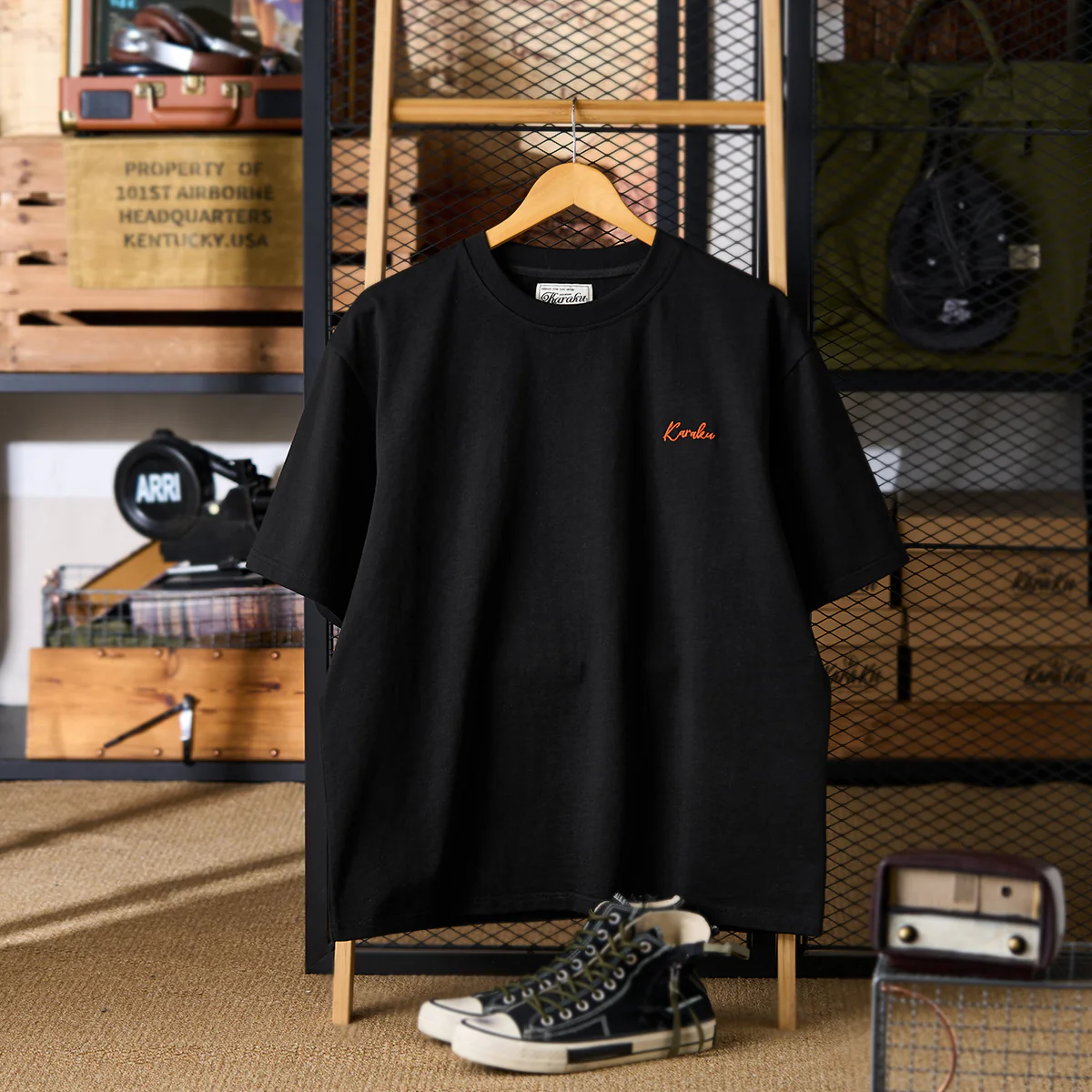 KaraKu Art「サン・ベルナール峠のニャポレオン」プリント＆刺繍入りコットTee - Image 4