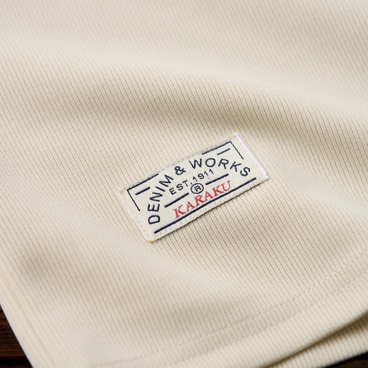 ストライプリブ編み生地　Vガゼットステッチ入りエアーレイヤーTee - Image 11