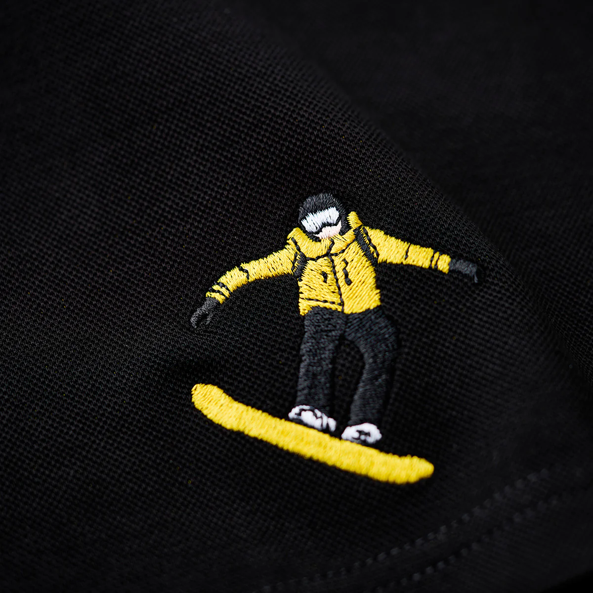 「雪山のスキーヤー」刺繍入り綿混紡切替長袖Tシャツ - Image 12