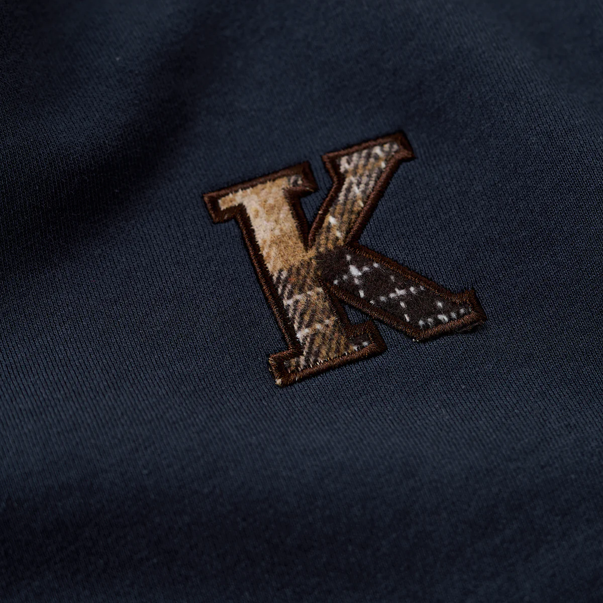 「K」刺繍パッチ入り 起毛チェック柄切替フェイクレイヤードスウェット - Image 12