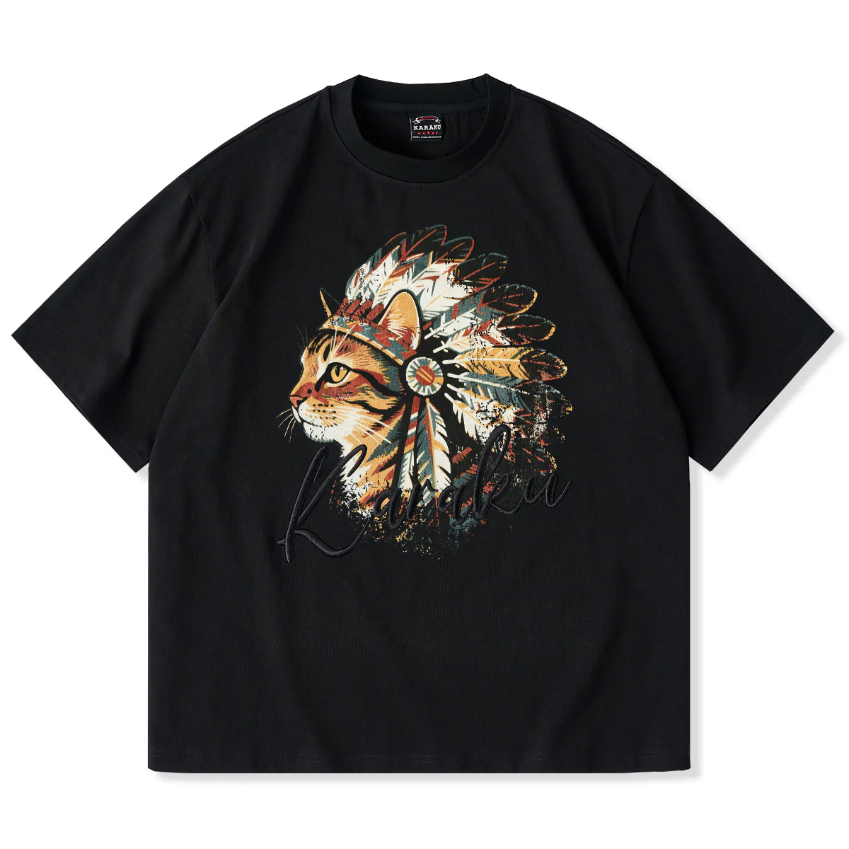 「インディアン酋長猫」プリント&karaku刺繍入りコットンTシャツ