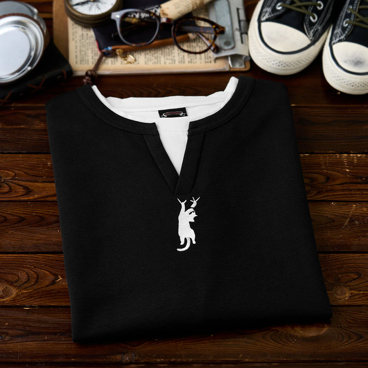 「猫のレスキュー隊」刺繡入り フェイクレイヤードミニワッフルTee - Image 5