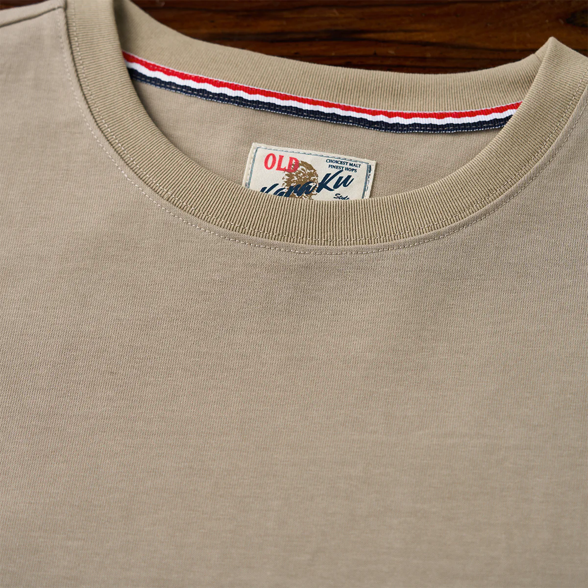 袖スエードパッチ カンガルーポケット付きコットンTee - Image 5