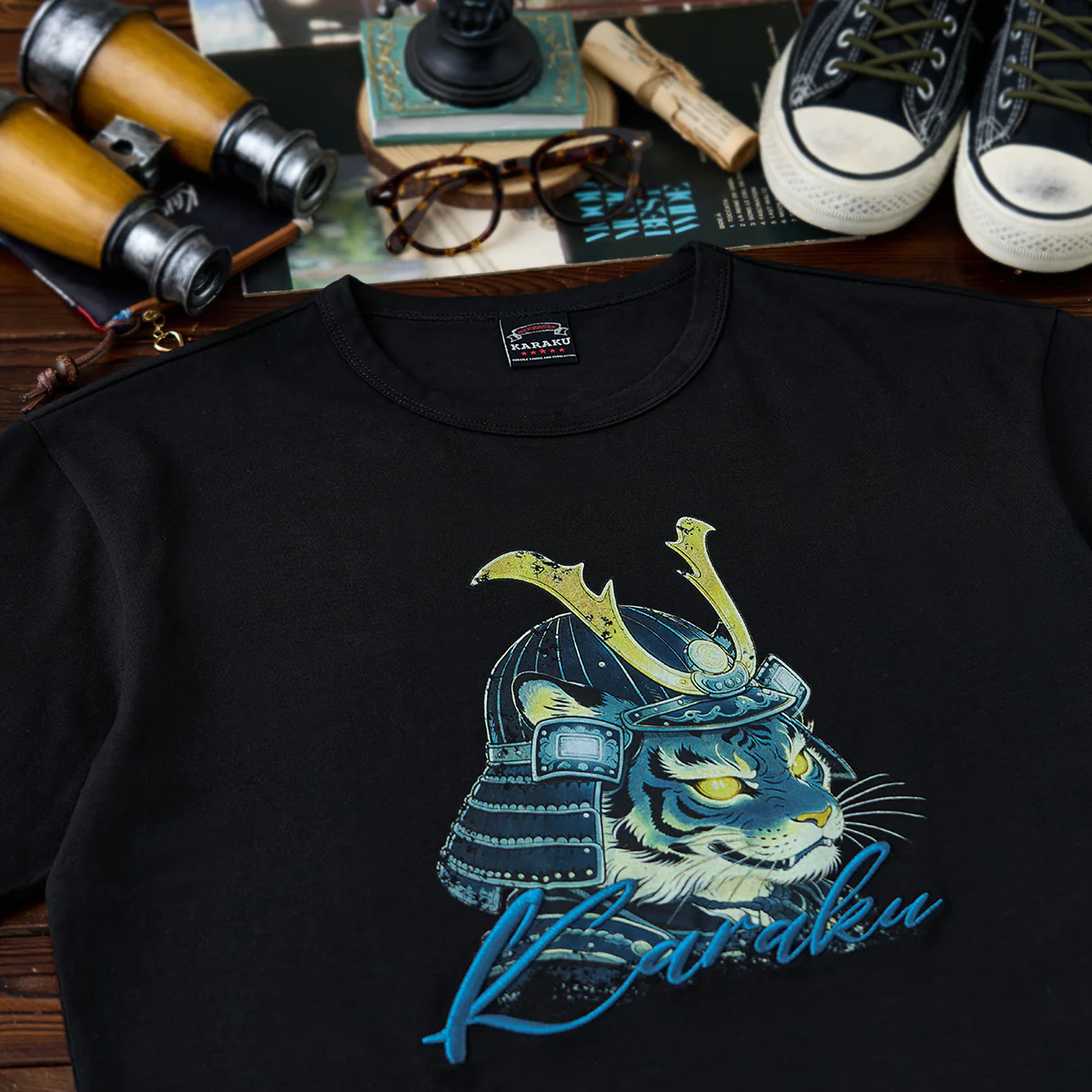 【予約】「光る目をした武将虎」プリント＆刺繍入りコットンTee - Image 4