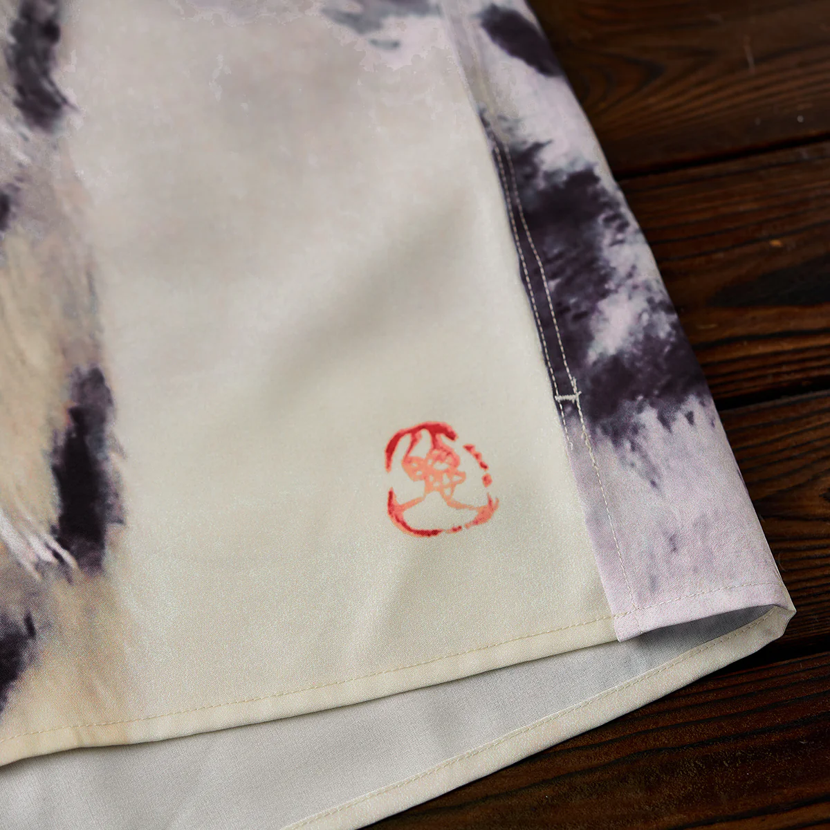 Karaku×川又聡「Snow leopard 雪豹」プリント入りオープンカラーシャツ - Image 18