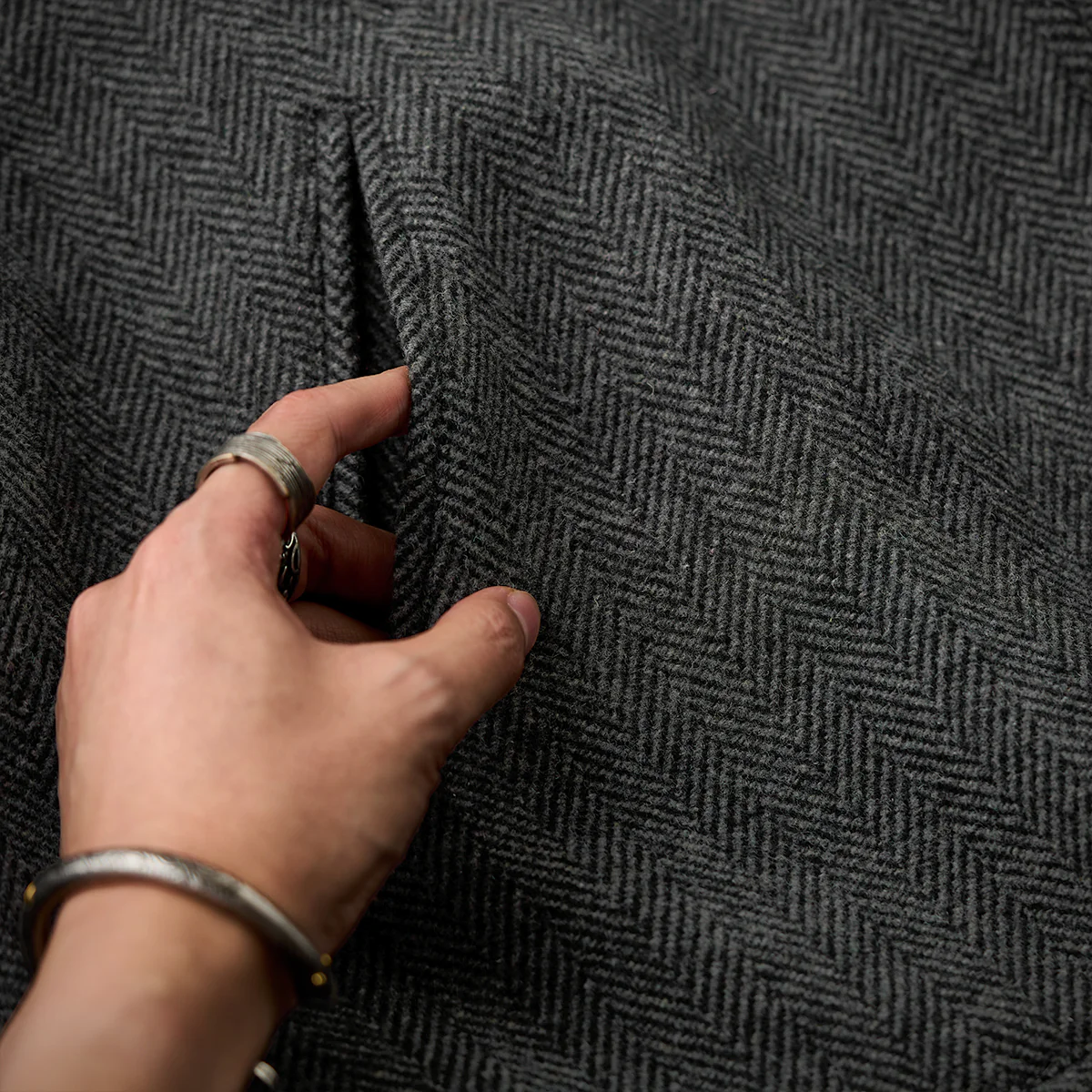 Business&Casual ヘリンボーンウール混ツイードロングコート - Image 11