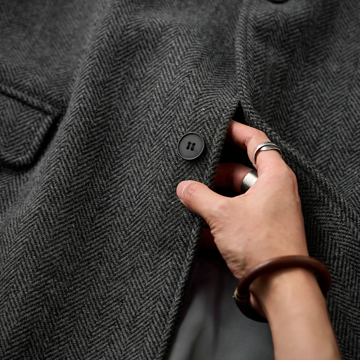 Business&Casual ヘリンボーンウール混ツイードロングコート - Image 9