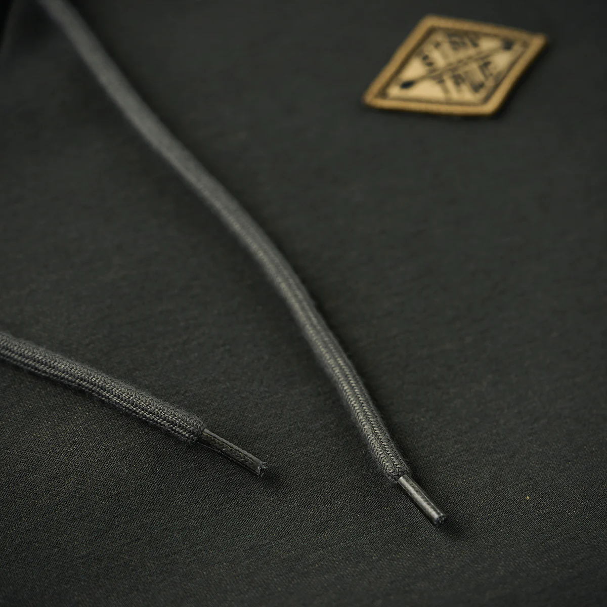「STAY TRUE」刺繍ワッペン 多機能・裏ボアフード付きスウェット - Image 10