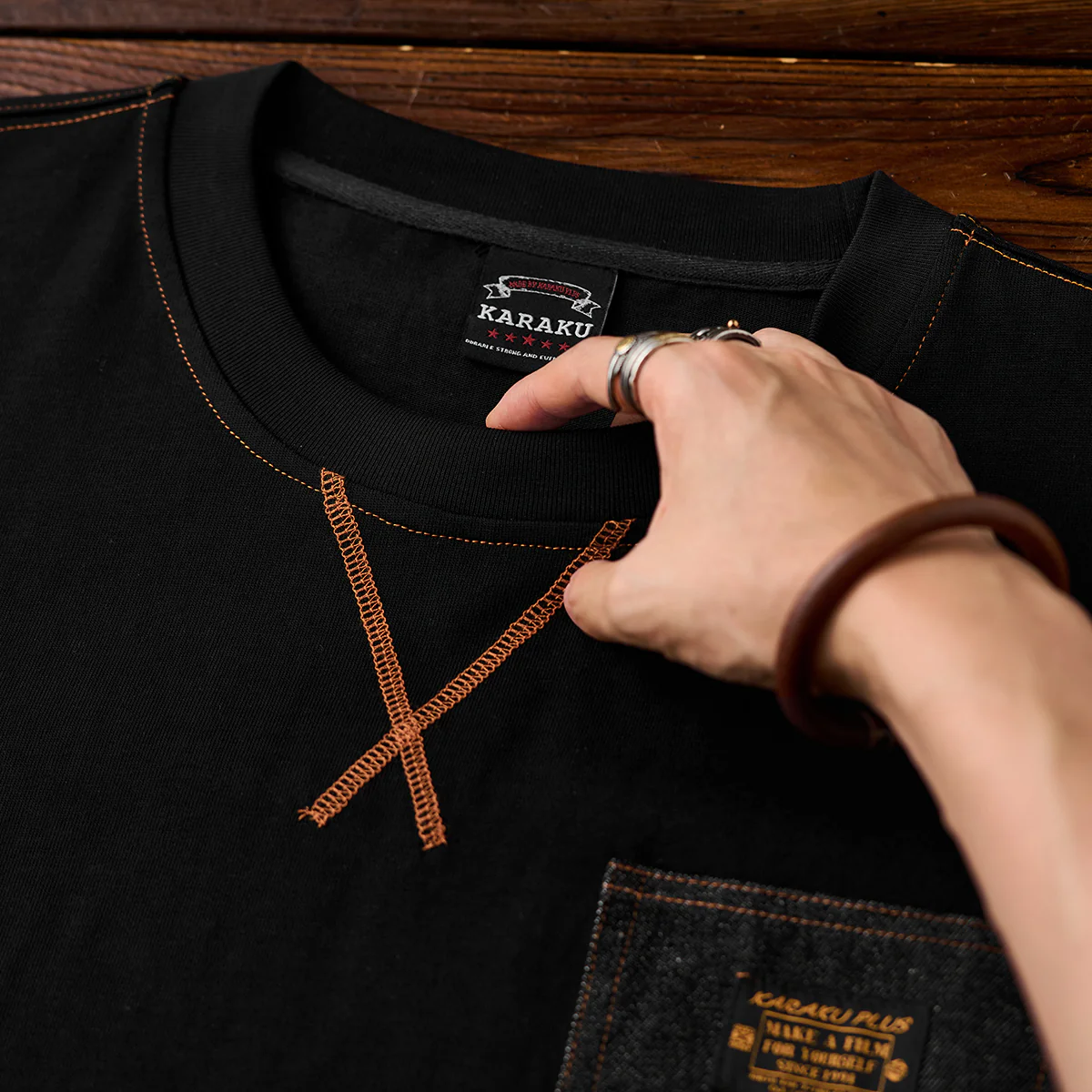 レトロオレンジステッチ入り 異素材デニムポケット付き半袖コットンTee - Image 14