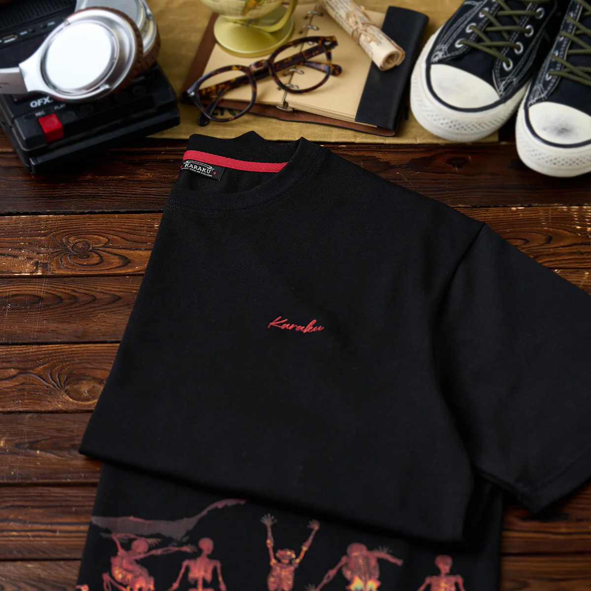 【予約】赤ヒモ付き 「炎骸舞図」プリント&刺繍入りコットンTシャツ - Image 6