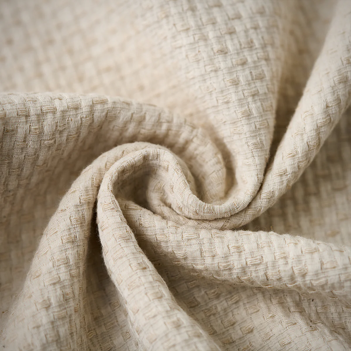 紅白ヒモ付き 「KaraKu」刺繍入りレッドアゲート調ボタン付き綿麻シャツ - Image 18