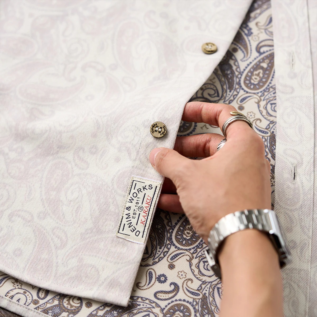 裏ペイズリープリント　「KaraKu」刺繡入りコットン混ツイル半袖シャツ - Image 13