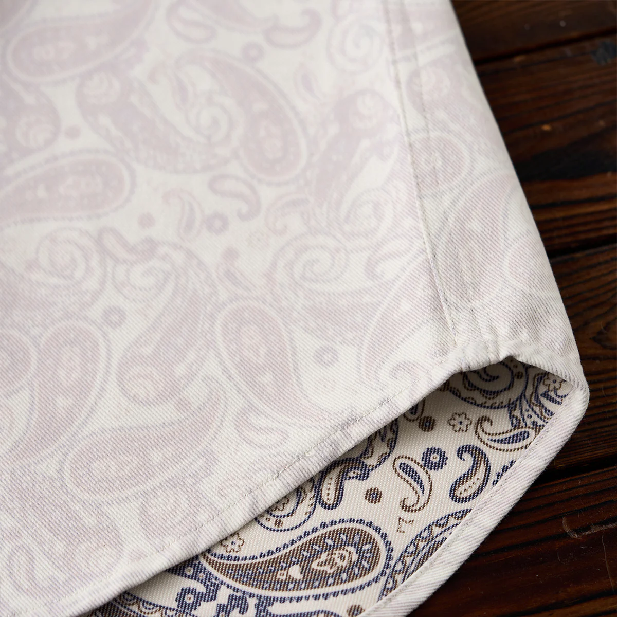 裏ペイズリープリント　「KaraKu」刺繡入りコットン混ツイル半袖シャツ - Image 14