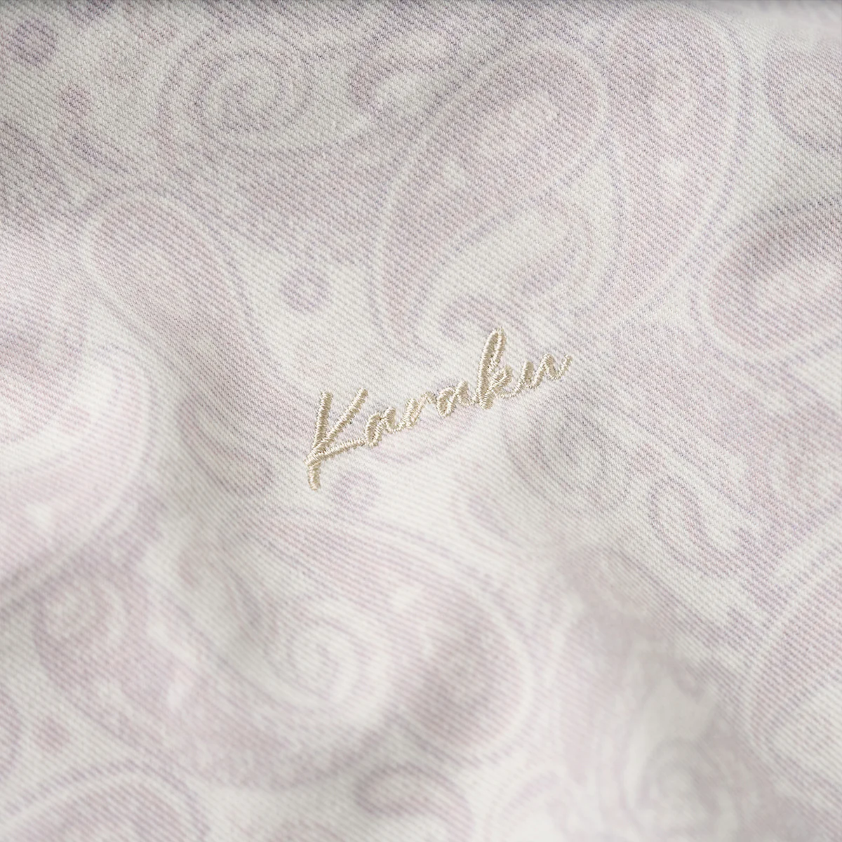 裏ペイズリープリント　「KaraKu」刺繡入りコットン混ツイル半袖シャツ - Image 8