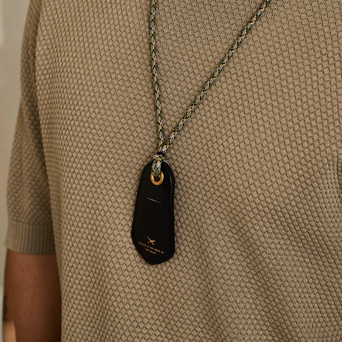 首掛け レザーメガネホルダー - Image 8