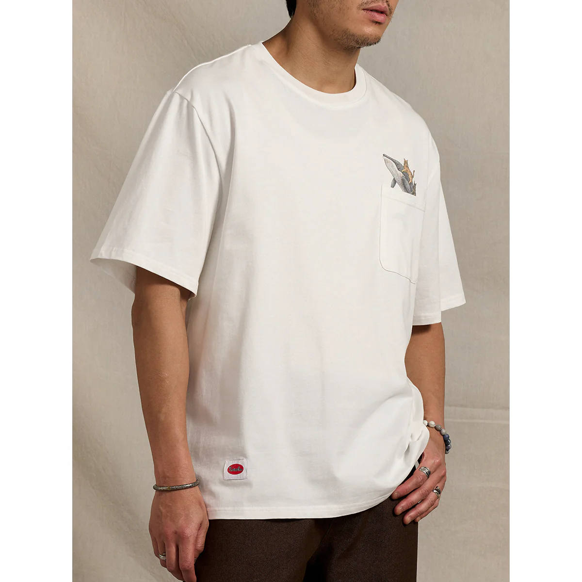 「KaraKux365CAT.ART」紅白ヒモ付き 鯨と泳ぐ猫柄コットンTee - Image 8