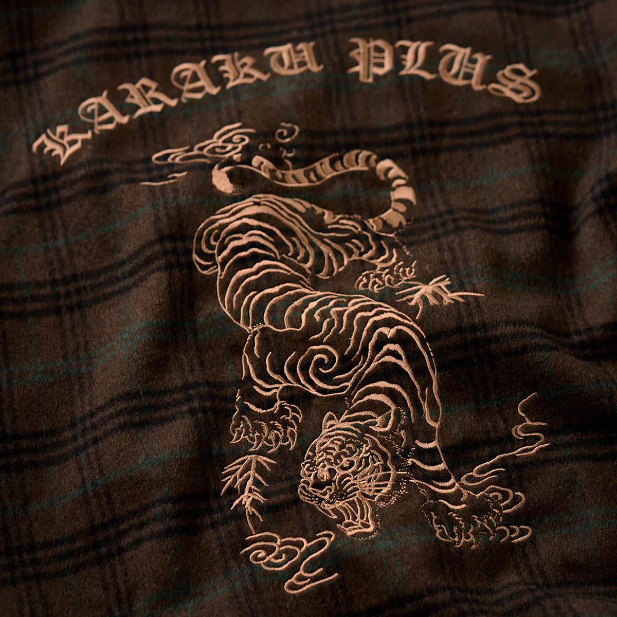 虎刺繡 ウール混ツイードチェック柄ベースボールジャケット - Image 15