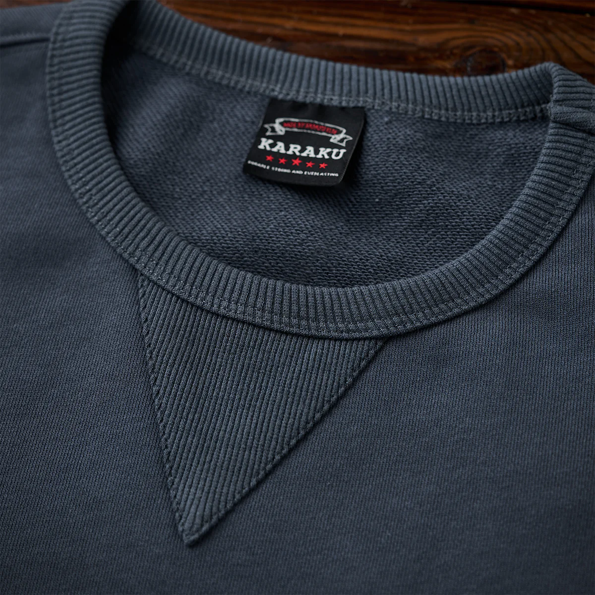 「KaraKu」刺繡&「般若面・侍猫」プリント 裏パイルVガゼットスウェット - Image 7