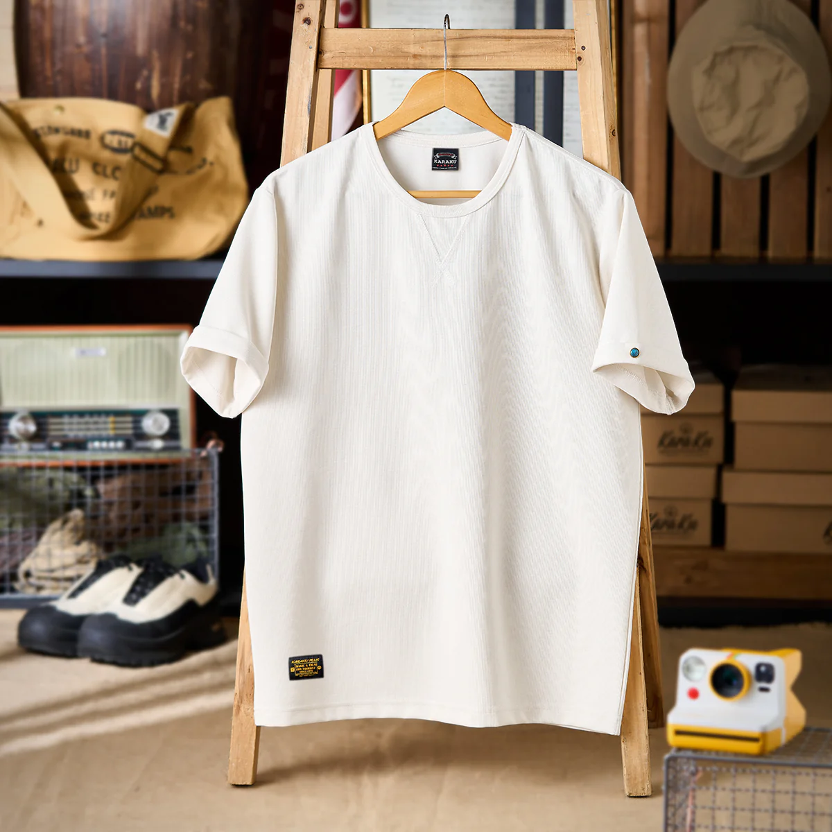 袖ターコイズ風ボタン付き Vガゼット入りエアーレイヤードTシャツ - Image 3