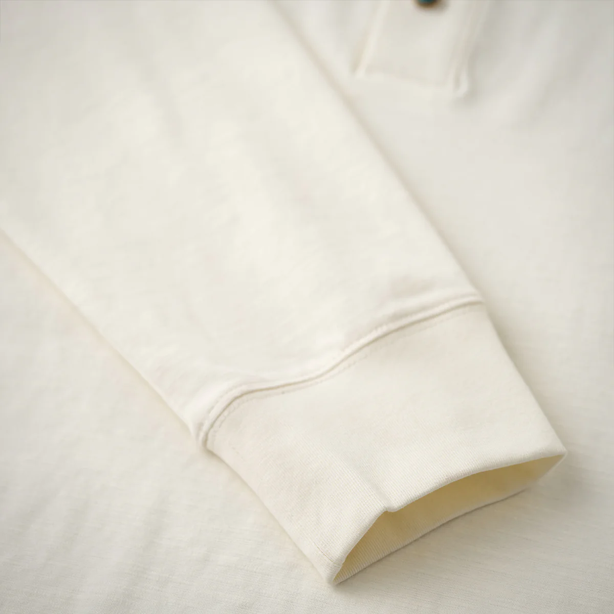 ターコイズ風5ボタン付き ヘンリーネック長袖Tシャツ - Image 13
