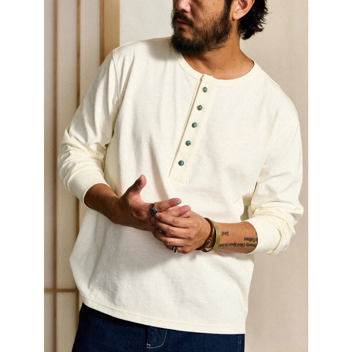 ターコイズ風5ボタン付き ヘンリーネック長袖Tシャツ - Image 6
